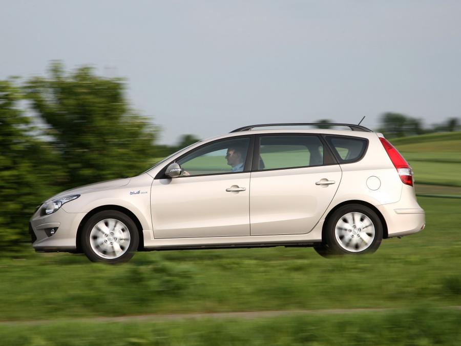  Hyundai i30 CW Blue Drive 2010 года  (фото 7 из 21)